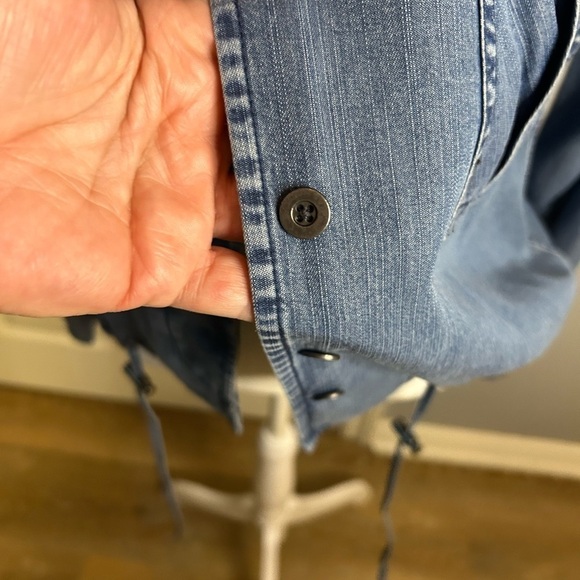 πβRailsβ Maverick Dark Vintage Wash Shacket w/ Hidden Button Front Size Sπ - Picture 4 of 15